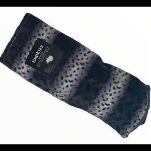 NWT Bebe gray ombre soft faux fur reverse to plush throw blanket 50x60 inches